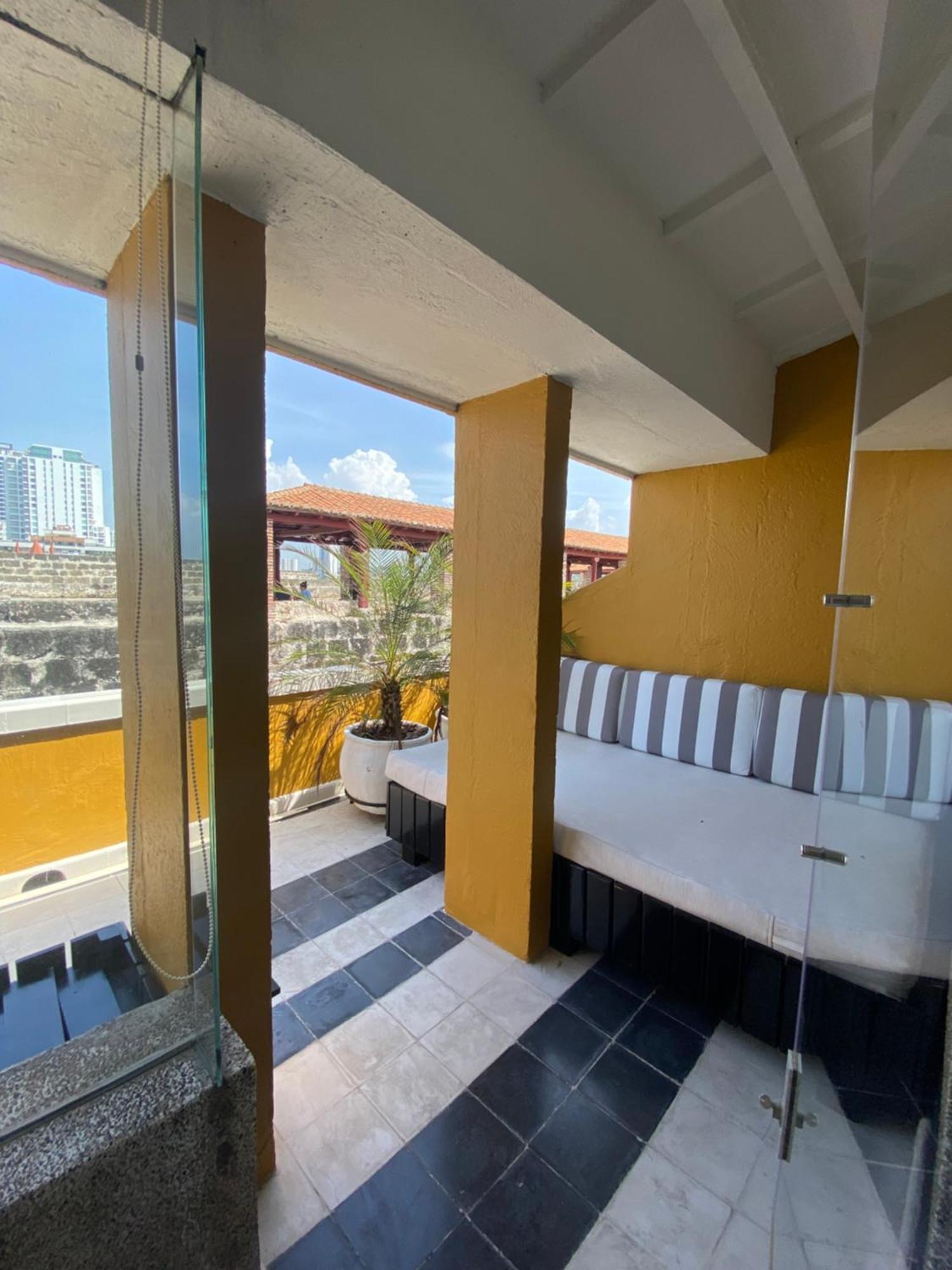 Апартаменты Apartamento Duplex Vista Al Mar Y Murallas Nuevo En La Ciudad Amurallada Картахена Экстерьер фото